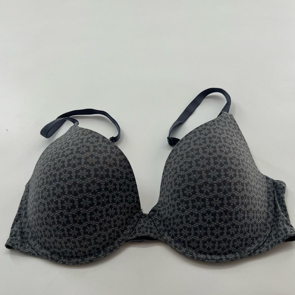 Victoria’s Secret Gray Uplift Semi Demi Bra